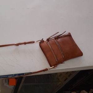 Crossbody woman's bag.